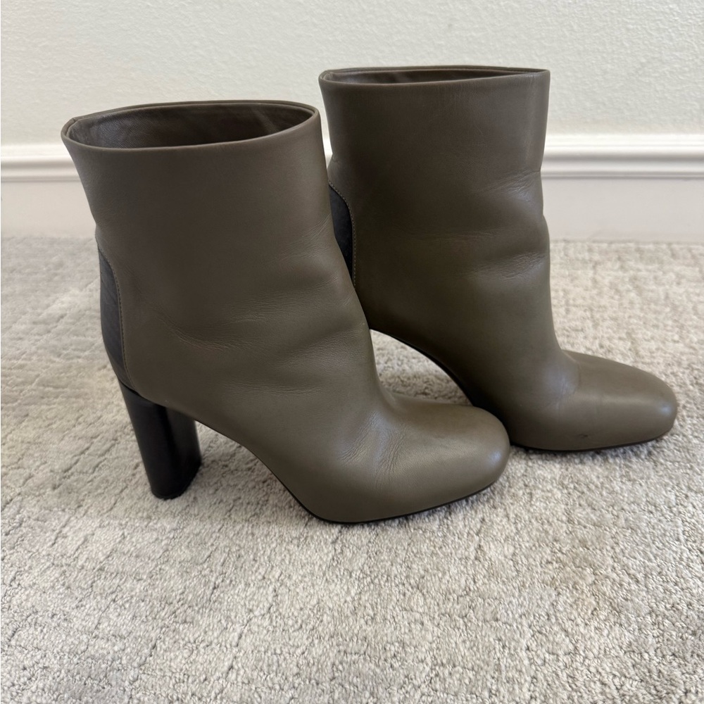 Womens VINCE. Olive Leather Short Pull On Booties Boots Shoes Size 37 (US 6.5)